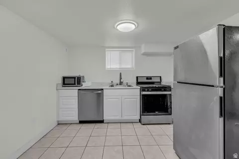 Kitchen - 2946 Ogden Ave, Ogden, UT 84403 photo 6 of 6