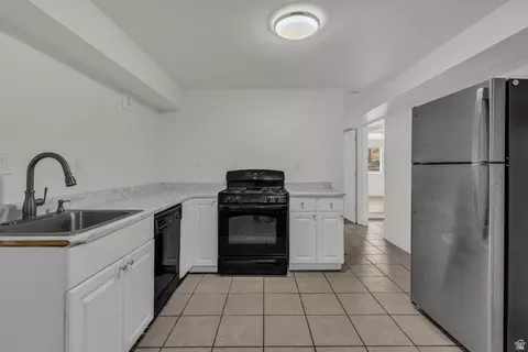 Kitchen - 2946 Ogden Ave, Ogden, UT 84403 photo 4 of 6