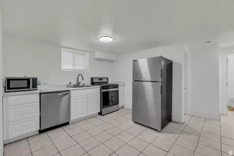 Kitchen - 2946 Ogden Ave, Ogden, UT 84403 photo 5 of 6