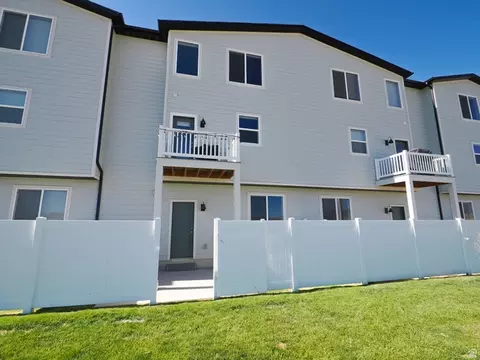 Exterior - 699 E Ryegrass Dr N, Eagle Mountain, UT 84005 photo 5 of 6