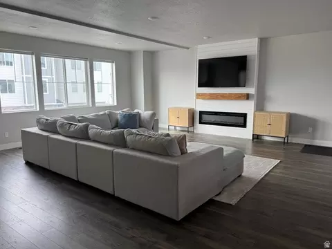 Living - 699 E Ryegrass Dr N, Eagle Mountain, UT 84005 photo 1 of 1