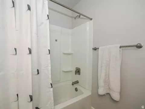 Bath - 699 E Ryegrass Dr N, Eagle Mountain, UT 84005 photo 3 of 3