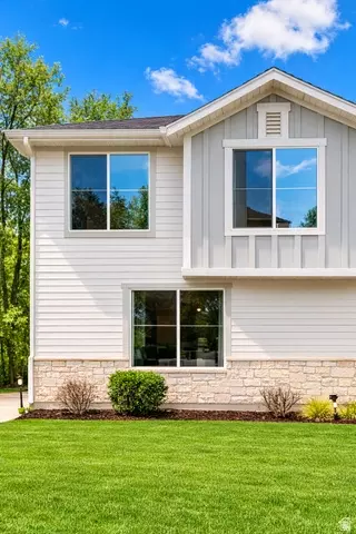 615 S Plum Creek Ln E, Ogden, UT 84404