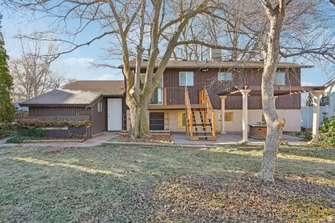 Exterior - 569 E Aloha Ln, Sandy, UT 84070 photo 3 of 8