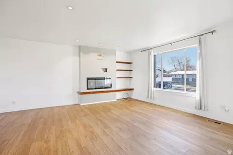Living - 569 E Aloha Ln, Sandy, UT 84070 photo 3 of 5