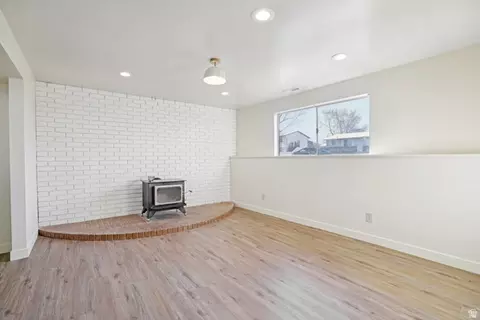 Living - 569 E Aloha Ln, Sandy, UT 84070 photo 2 of 5