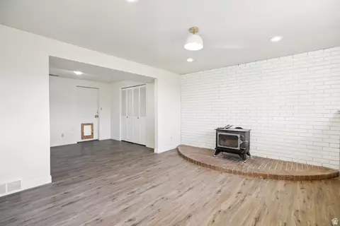 Living - 569 E Aloha Ln, Sandy, UT 84070 photo 5 of 5