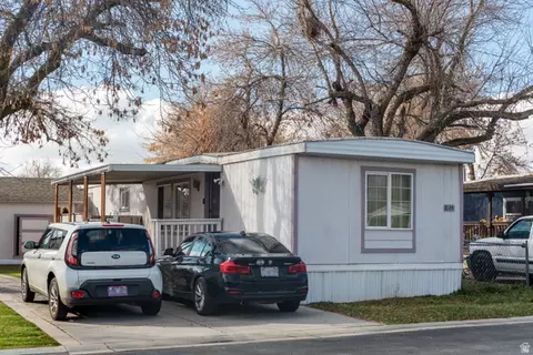 680 N Main St #TRLR E-11, Kaysville, UT 84037