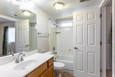 Bath - 490 E 700 S #D43, Clearfield, UT 84015 photo 4 of 5