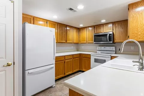 Kitchen - 490 E 700 S #D43, Clearfield, UT 84015 photo 2 of 3