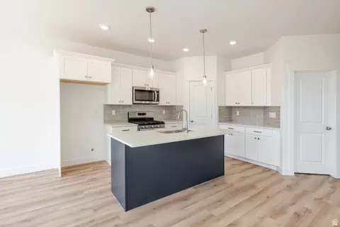 Kitchen - 5286 S Acacia Dr #798, Mapleton, UT 84664 photo 2 of 4
