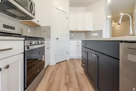 Kitchen - 5286 S Acacia Dr #798, Mapleton, UT 84664 photo 4 of 4