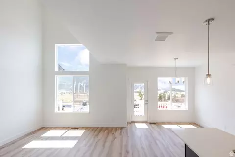 Living - 5286 S Acacia Dr #798, Mapleton, UT 84664 photo 2 of 2