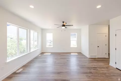 Living - 195 W Harmony Ridge Pkwy #601, Mapleton, UT 84664 photo 1 of 2