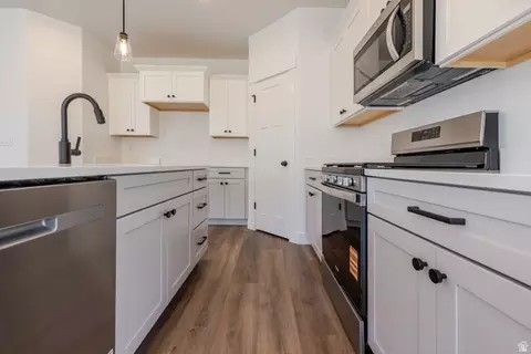 Kitchen - 195 W Harmony Ridge Pkwy #601, Mapleton, UT 84664 photo 4 of 4