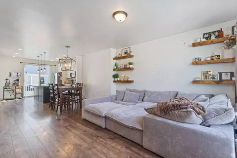 1056 W Painted Horse Ln, Bluffdale, UT 84065