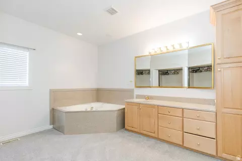 Bath - 455 N 350 E, Hyde Park, UT 84318 photo 2 of 4
