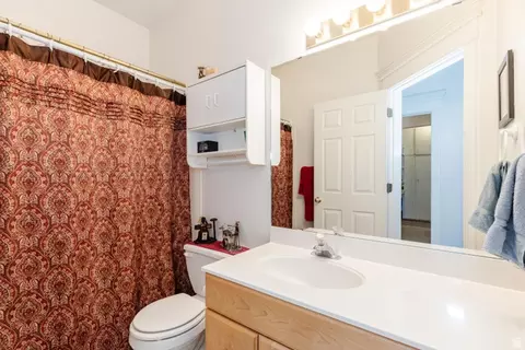 Bath - 455 N 350 E, Hyde Park, UT 84318 photo 1 of 4