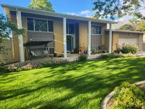 2329 E Woodchuck Cir, Sandy, UT 84093