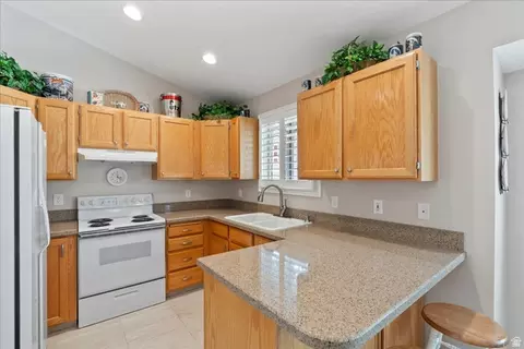 Kitchen - 8260 S 560 E, Sandy, UT 84070 photo 1 of 3