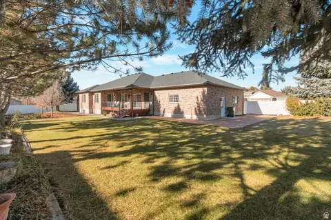 Exterior - 290 E 450 S, Hyde Park, UT 84318 photo 1 of 2