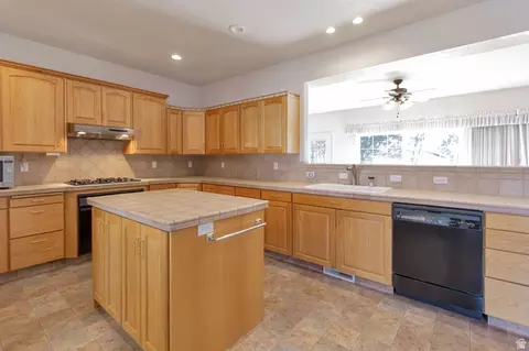 Kitchen - 290 E 450 S, Hyde Park, UT 84318 photo 1 of 2