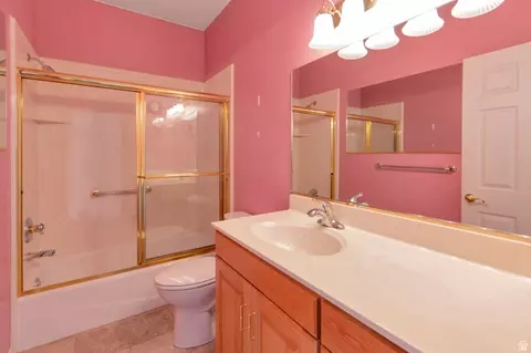 Bath - 290 E 450 S, Hyde Park, UT 84318 photo 2 of 4