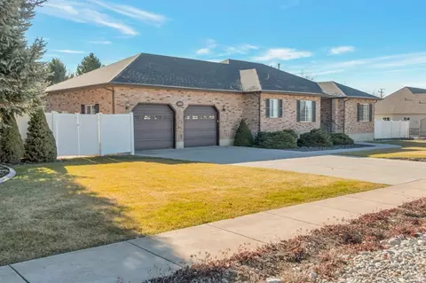290 E 450 S, Hyde Park, UT 84318
