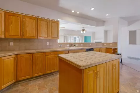 Kitchen - 290 E 450 S, Hyde Park, UT 84318 photo 2 of 2
