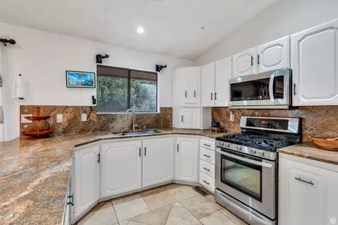 Kitchen - 442 E 1730 N, Orem, UT 84097 photo 2 of 3