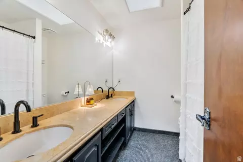 Bath - 442 E 1730 N, Orem, UT 84097 photo 4 of 5