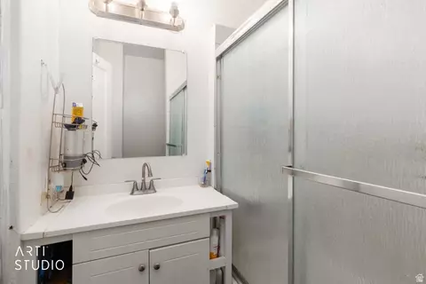 Bath - 1001 16th St, Ogden, UT 84404 photo 1 of 1