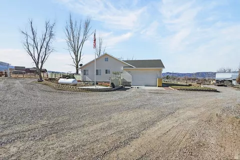 Exterior - 598 E 900 N, Spring City, UT 84662 photo 5 of 8