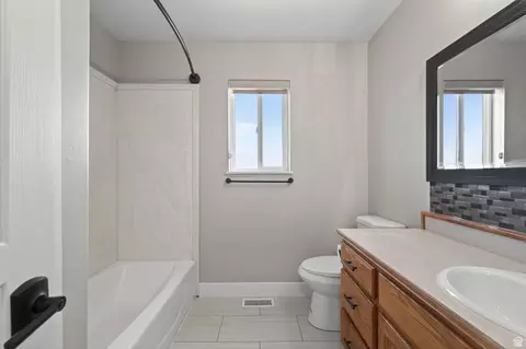 Bath - 598 E 900 N, Spring City, UT 84662 photo 5 of 6
