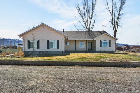 Exterior - 598 E 900 N, Spring City, UT 84662 photo 2 of 8