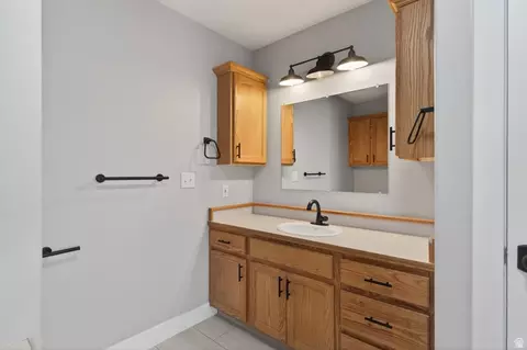 Bath - 598 E 900 N, Spring City, UT 84662 photo 2 of 6