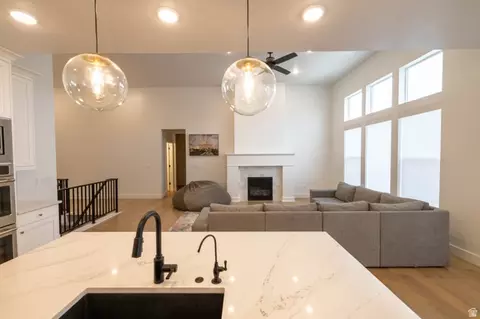 Living - 293 N Pheasant Dr, Mapleton, UT 84664 photo 3 of 3