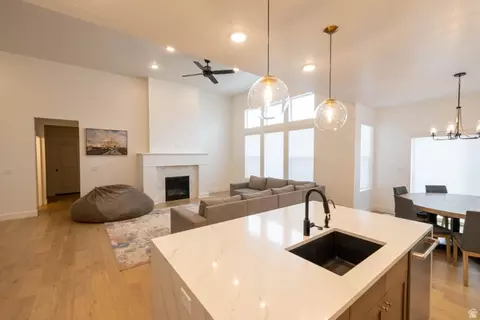 Living - 293 N Pheasant Dr, Mapleton, UT 84664 photo 2 of 3