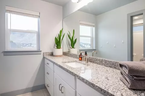 Bath - 262 N Santa Fe Dr, Mapleton, UT 84664 photo 3 of 3
