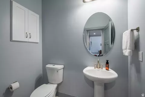 Bath - 262 N Santa Fe Dr, Mapleton, UT 84664 photo 2 of 3