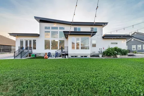 Exterior - 262 N Santa Fe Dr, Mapleton, UT 84664 photo 3 of 5