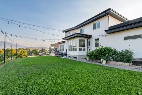 Exterior - 262 N Santa Fe Dr, Mapleton, UT 84664 photo 4 of 5