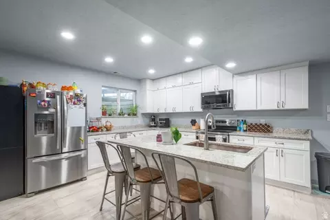 Kitchen - 262 N Santa Fe Dr, Mapleton, UT 84664 photo 2 of 2