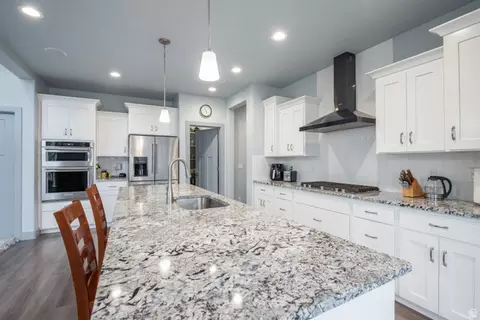 Kitchen - 262 N Santa Fe Dr, Mapleton, UT 84664 photo 1 of 2