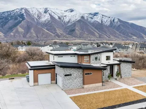 Exterior - 262 N Santa Fe Dr, Mapleton, UT 84664 photo 2 of 5