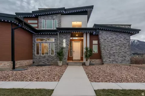 Exterior - 262 N Santa Fe Dr, Mapleton, UT 84664 photo 3 of 7