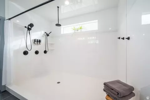 Bath - 262 N Santa Fe Dr, Mapleton, UT 84664 photo 2 of 3