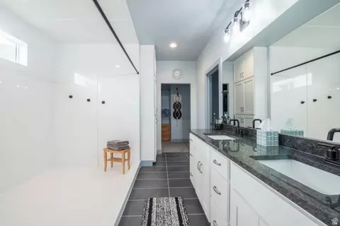 Bath - 262 N Santa Fe Dr, Mapleton, UT 84664 photo 1 of 3