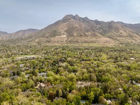 2323 E Walker Ln, Holladay, UT 84117