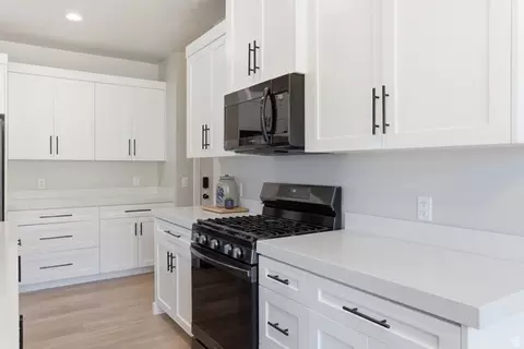 Kitchen - 2313 E Patriot Dr, Eagle Mountain, UT 84005 photo 5 of 6